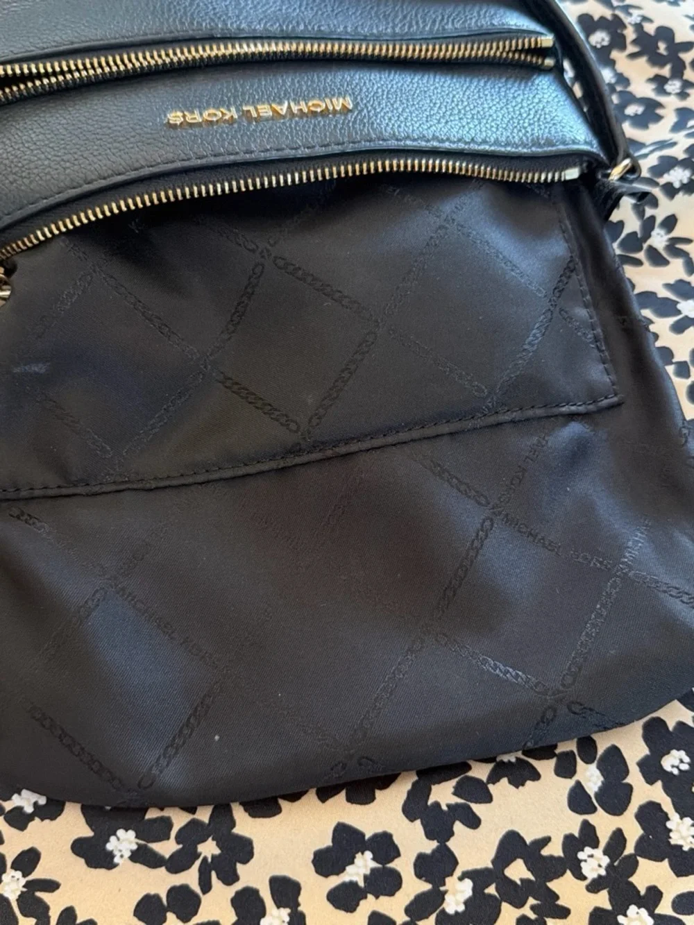 MICHAEL KORS Black Leather Crossbody Bag